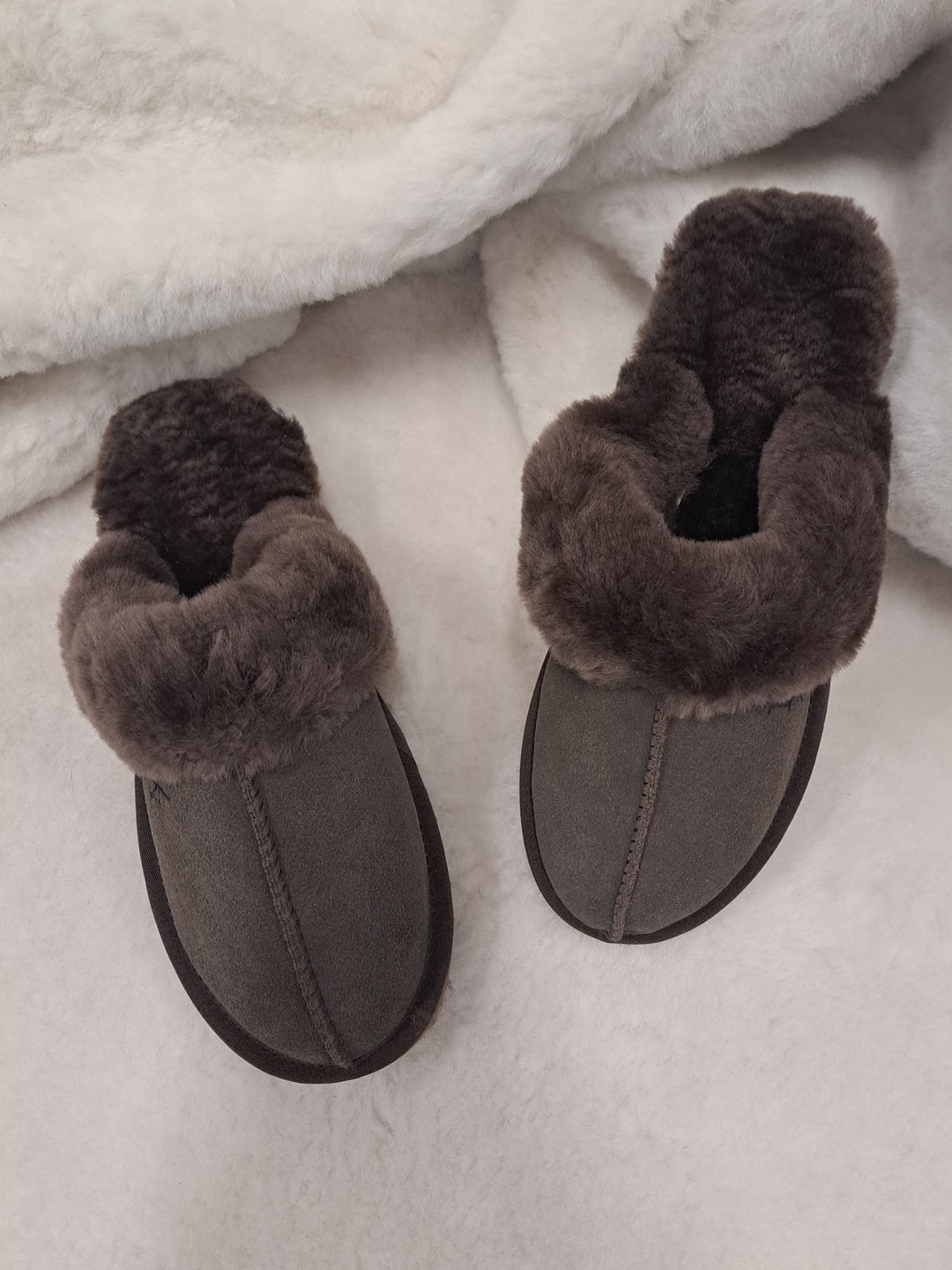 LV1 Hausschuhe – Wildleder-Lamm – Accessoires – Dunkelbraun
