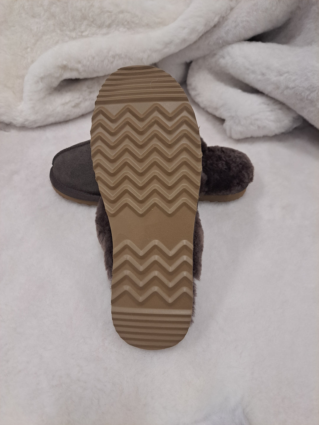 LV1 Hausschuhe – Wildleder-Lamm – Accessoires – Dunkelbraun