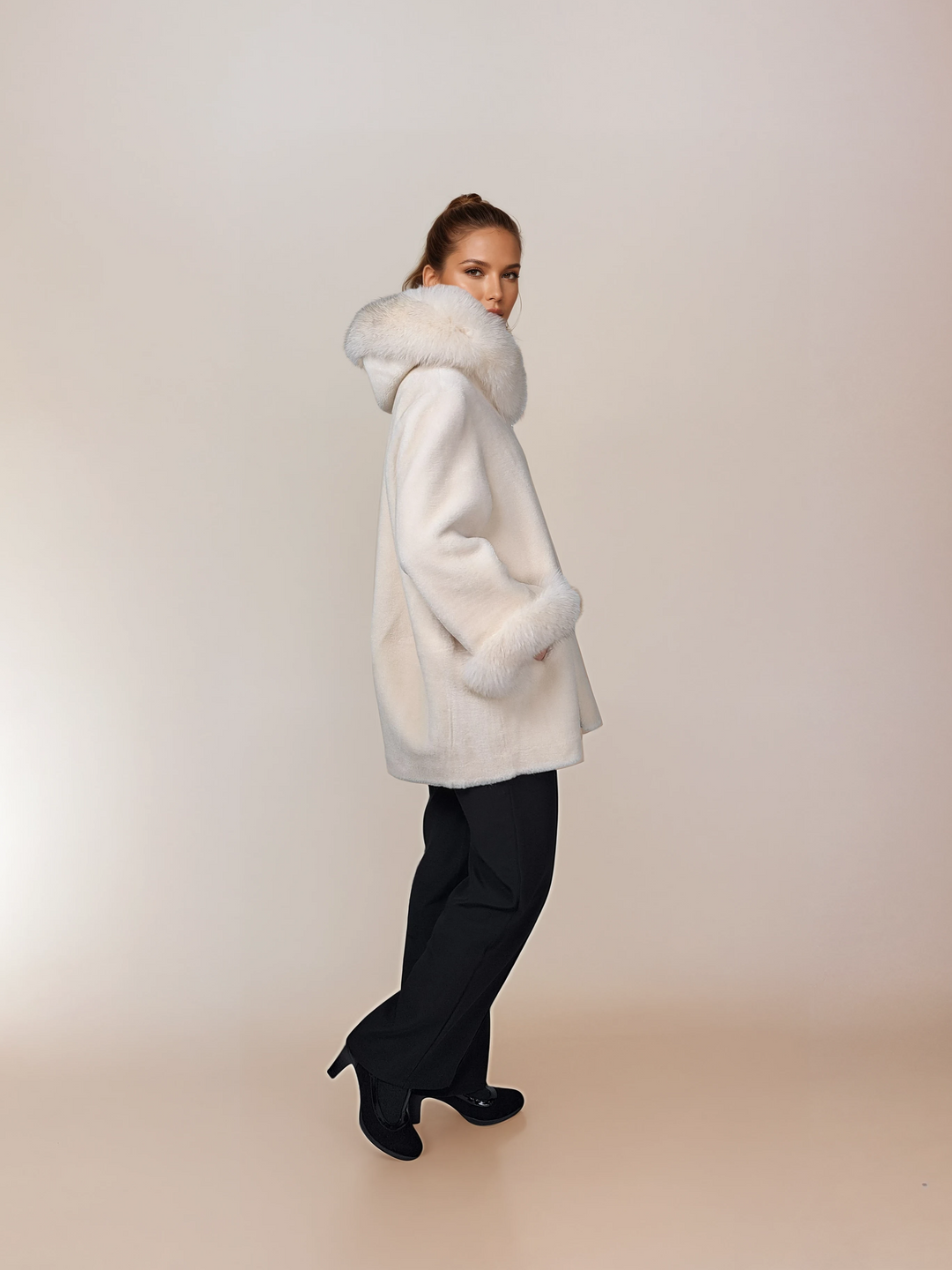 Franciane, 78 cm. - Capuz - Air Wool - Feminino - Off White