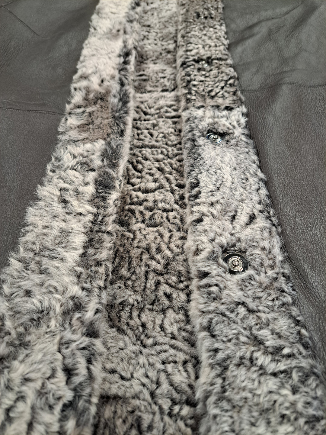 Inocente, 125 cm. - Collar - La Coon Lamb - Mujer - Marrón oscuro