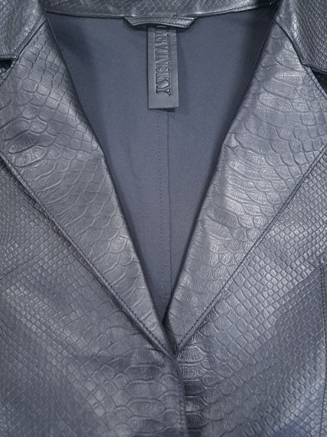 Lia Blazer, 62 cm. - Krage - Lammläder - Dam - Svart