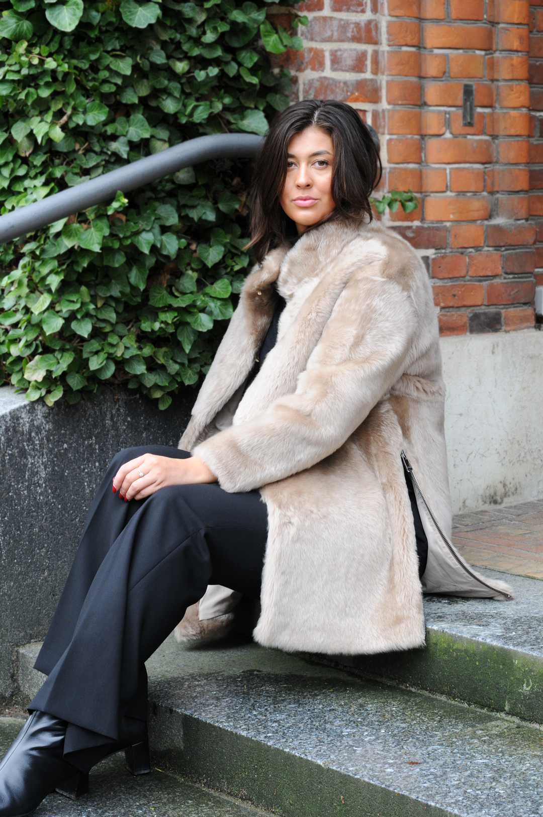 Halima, 85 cm. - Halsbånd - La Coon Lamb - Dame - Kamel