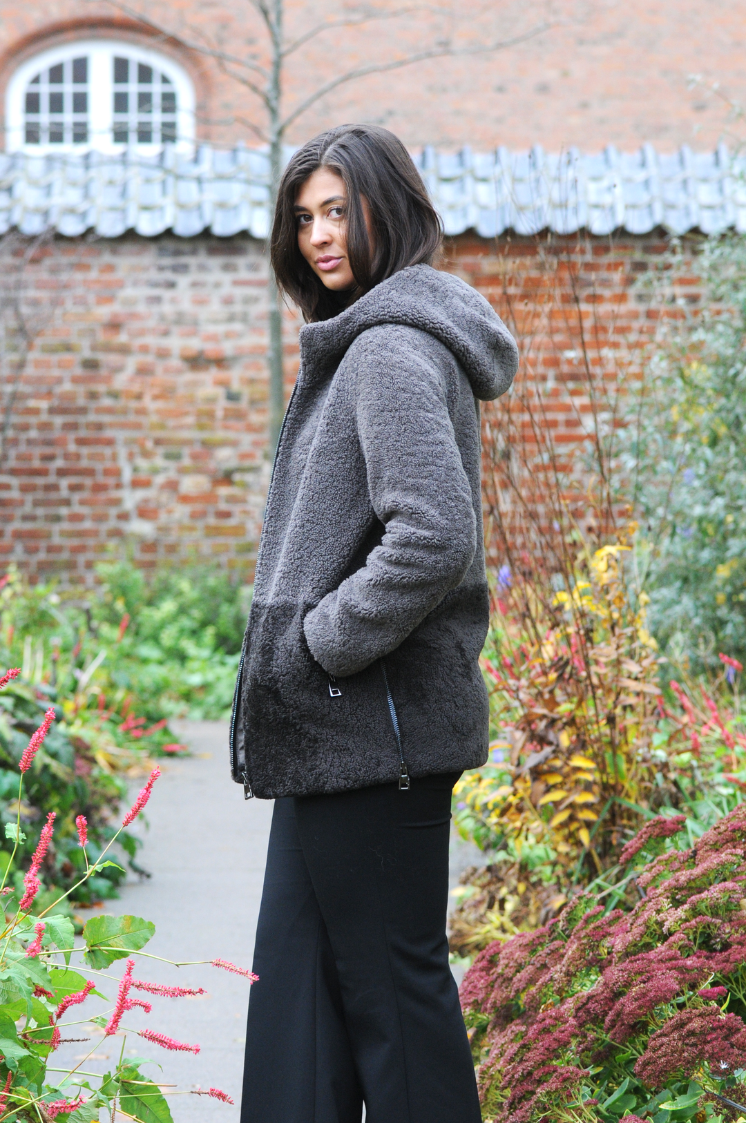 Helena, 75 cm. - Capuchon - Curly Lamb - Dames - Taupe en koffie