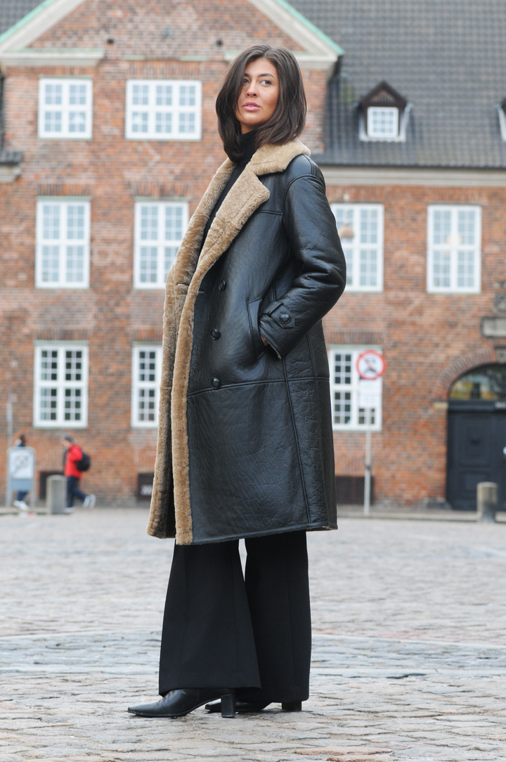 Hada, 105 cm. - Krage - Rock Lamb - Dame - Svart