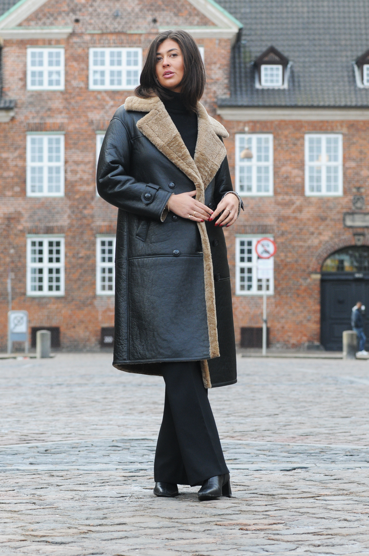Hada, 105 cm. - Krage - Rock Lamb - Dame - Svart