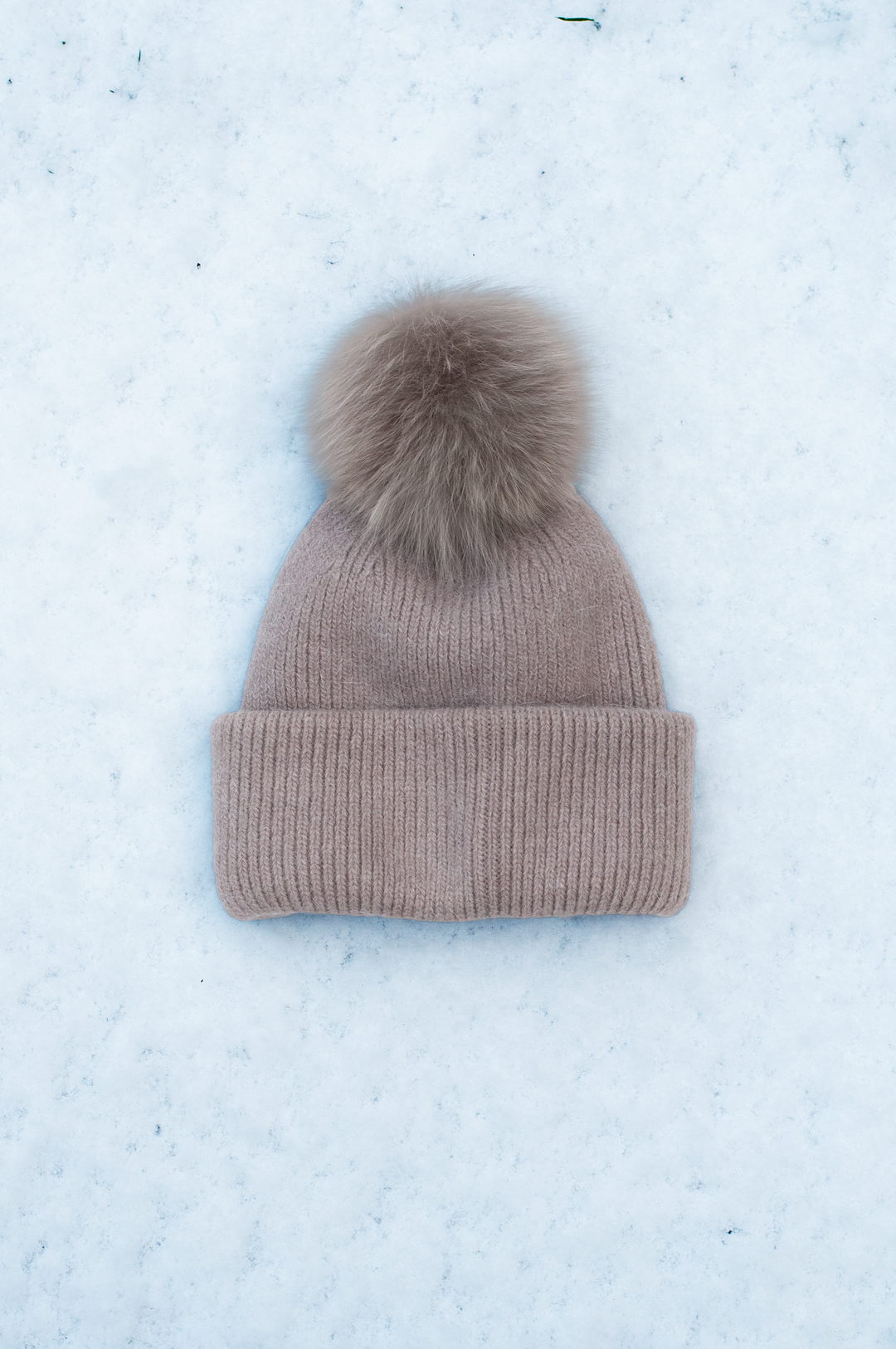 HL22C007 Gorro de lã angorá com pompom de pele Taupe