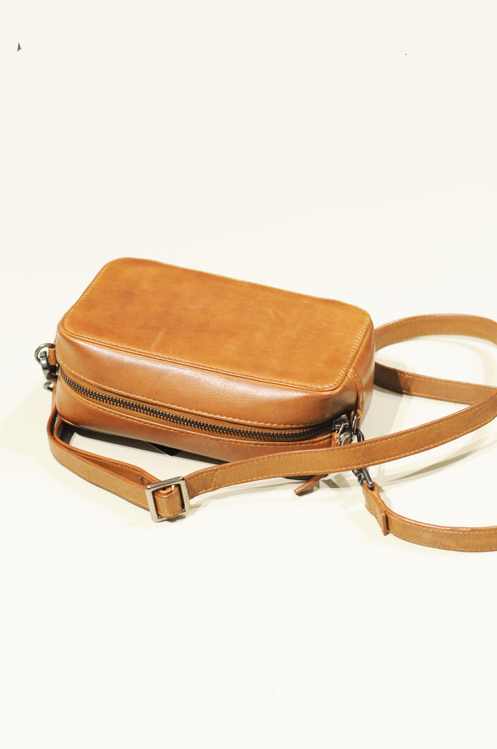 ALB-3497 Väska - Fårläder - Tillbehör - Mörk Cognac