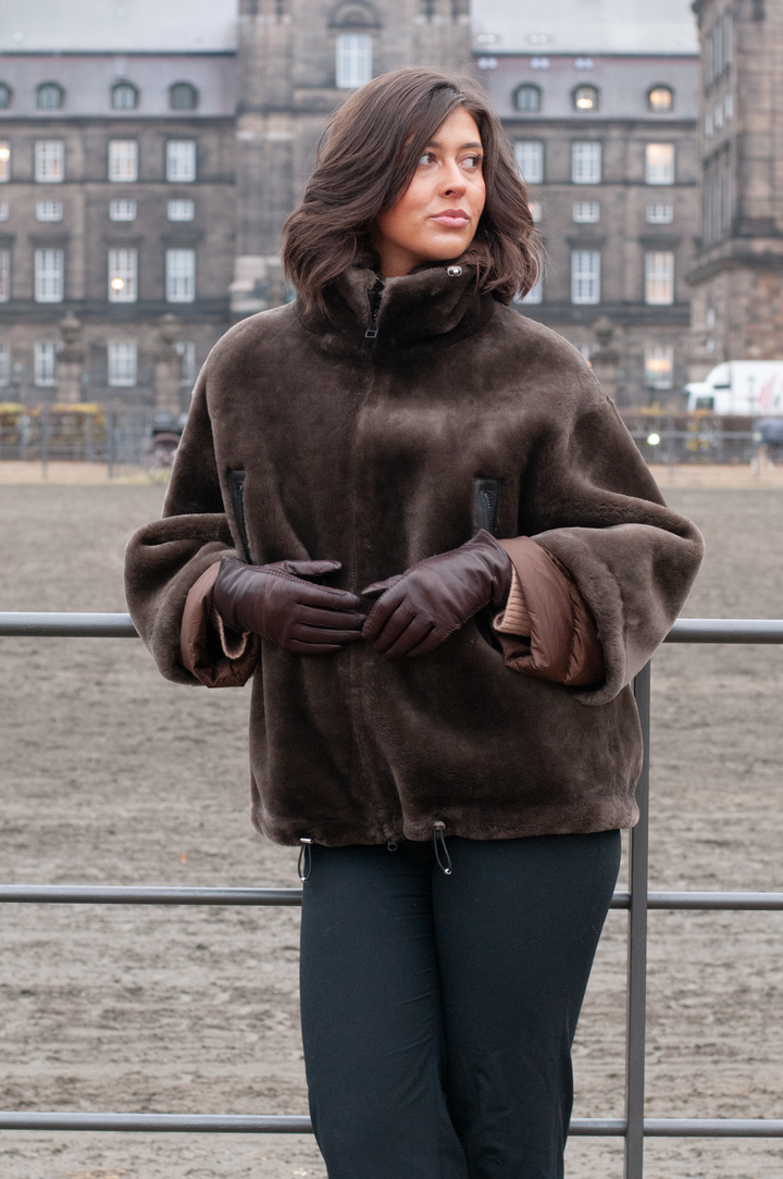 Idaan, 69 cm. - Capuchon - Lamssteil haar - Dames - Bruin