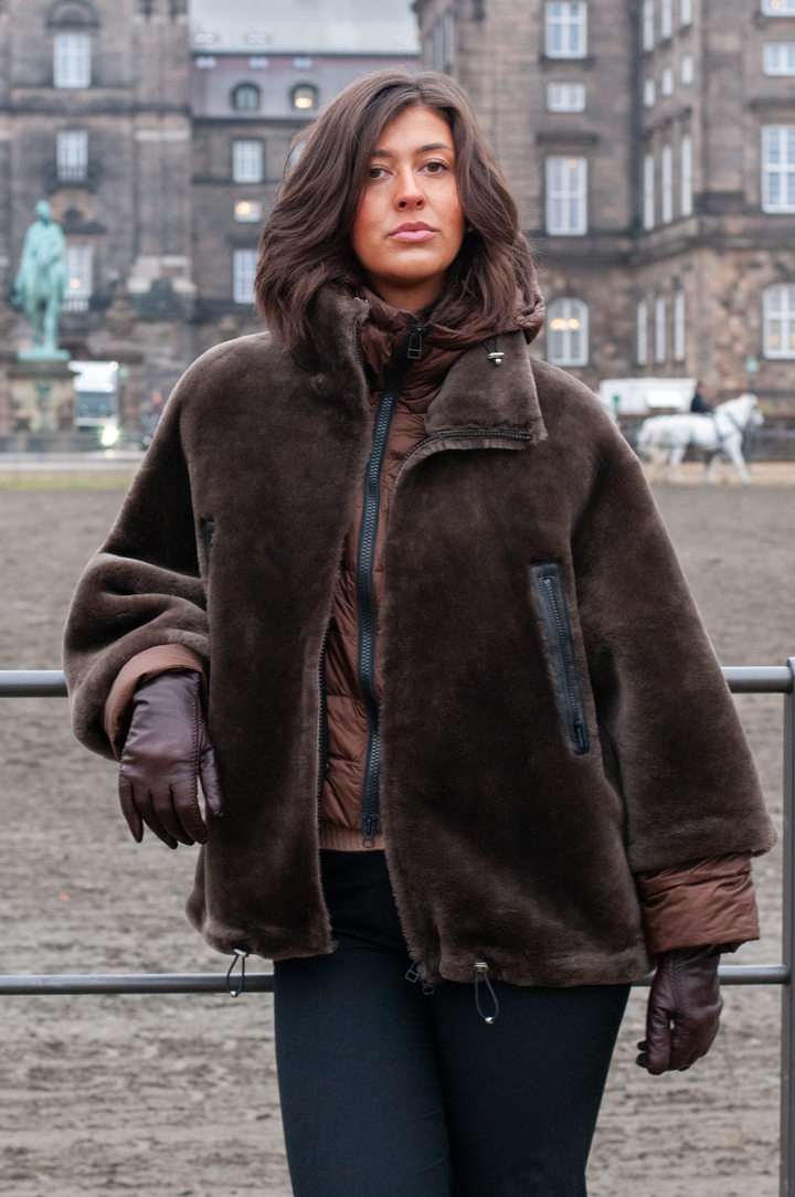 Idaan, 69 cm. - Capuchon - Lamssteil haar - Dames - Bruin
