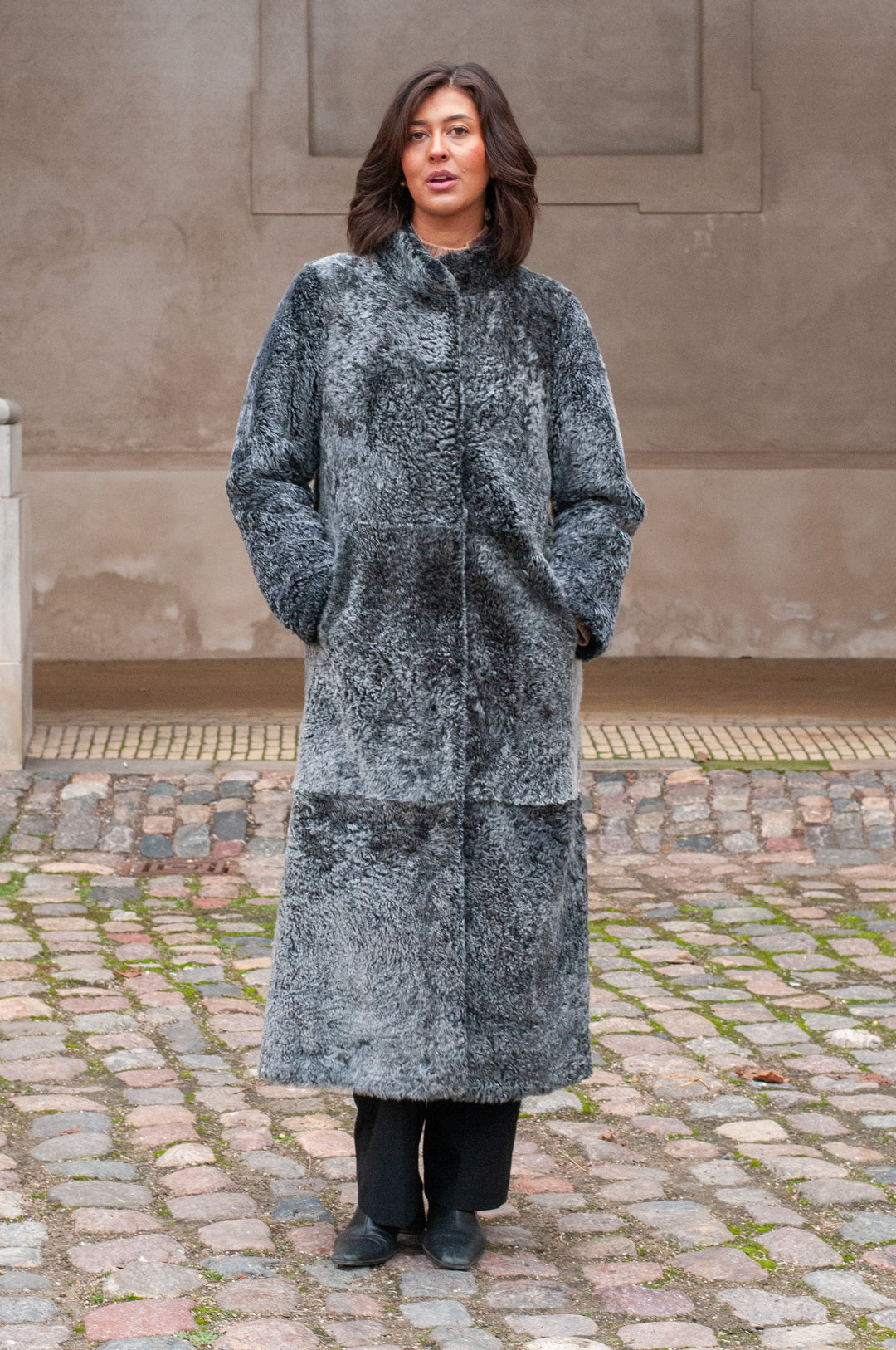 Innocente, 125 cm. - Krave - La Coon Lamb - Damer - Sort
