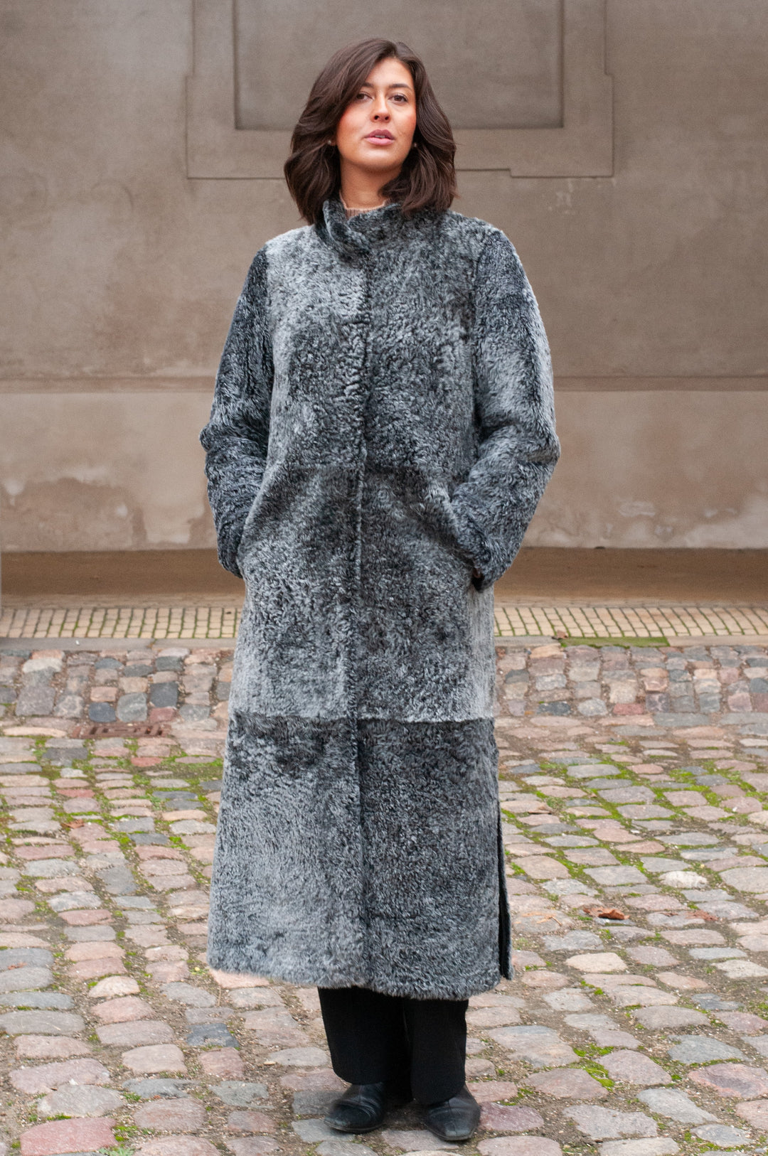 Innocente, 125 cm. - Krave - La Coon Lamb - Damer - Sort