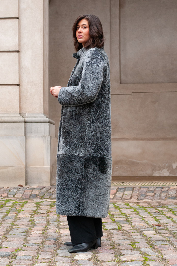 Innocente, 125 cm. - Krave - La Coon Lamb - Damer - Sort