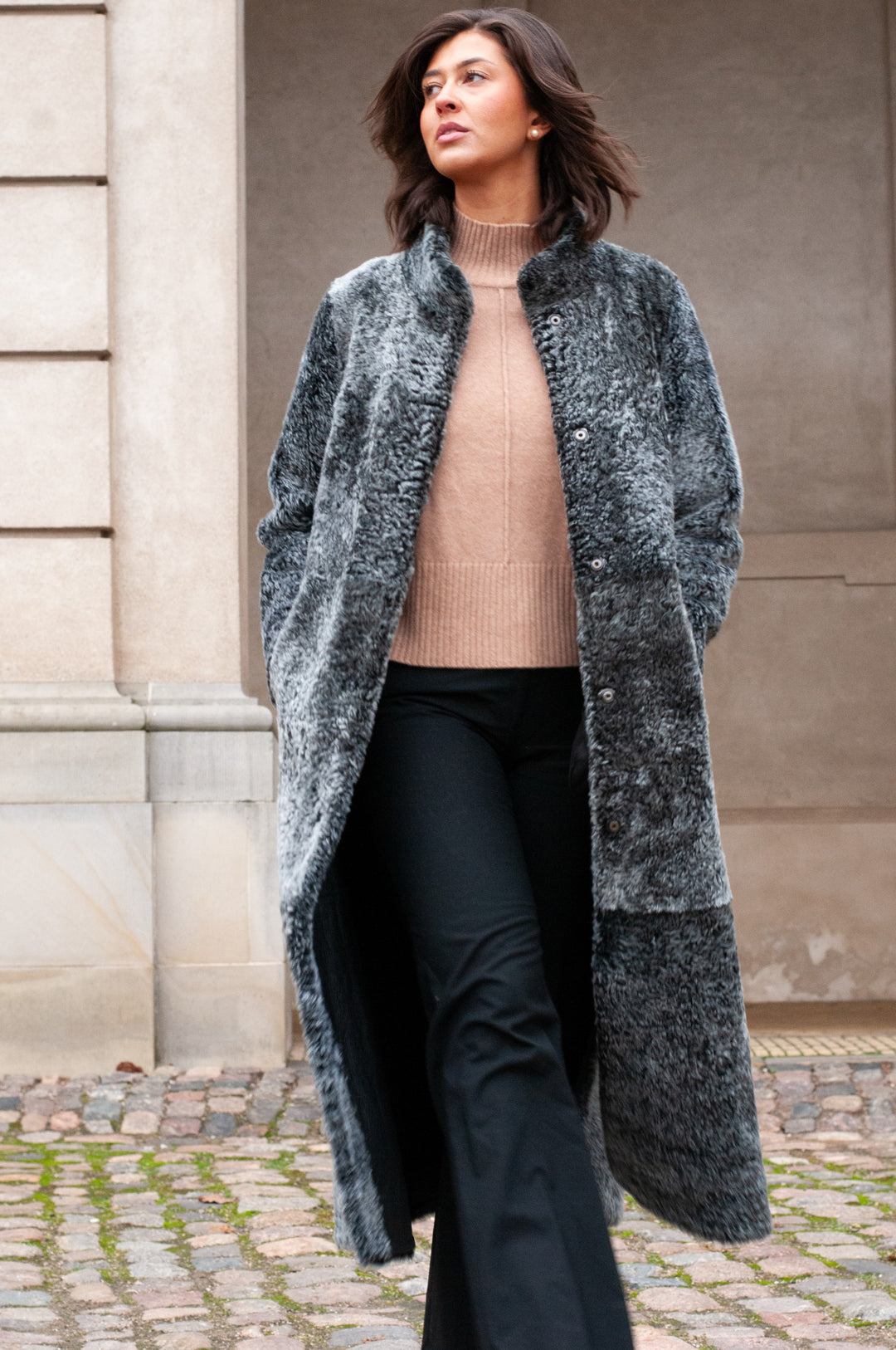 Innocente, 125 cm. - Krave - La Coon Lamb - Damer - Sort
