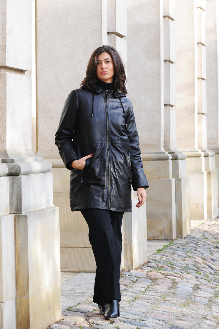 Solene, 87 cm. - Capuchon - Lamb Malli-leer - Dames - Marine