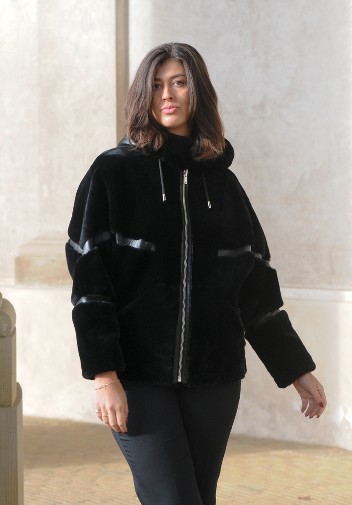Gena, 72 cm. - Capuchon - Nappa Lam - Dames - Zwart