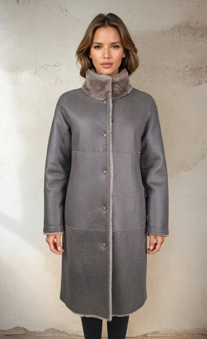 Giorgiana 95 cm brown reversible Nappa lamb coat with collar on model