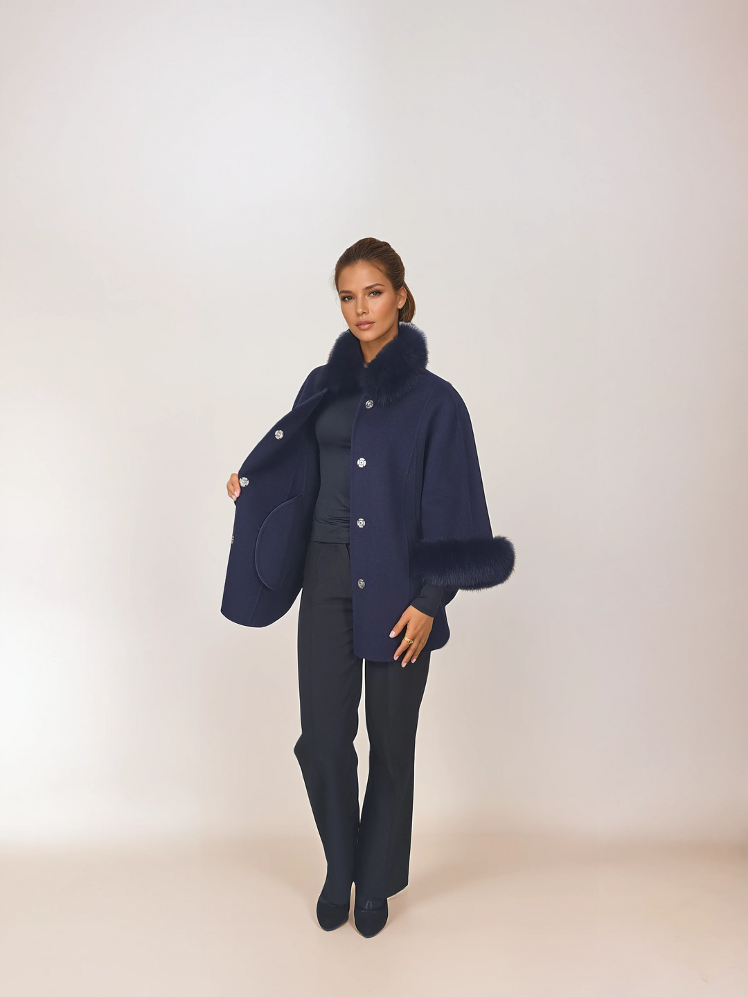 Damini Poncho, 75 cm. - 100 % Wolle – Damen – Marineblau