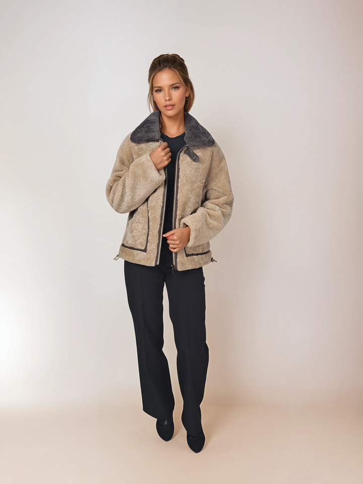 Illulu, 63 cm. - Halsbånd - Krøllet lam - Kvinder - Light Camel & Taupe