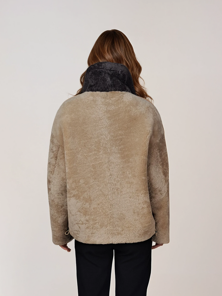 Illulu, 63 cm. - Halsbånd - Krøllet lam - Kvinder - Light Camel & Taupe