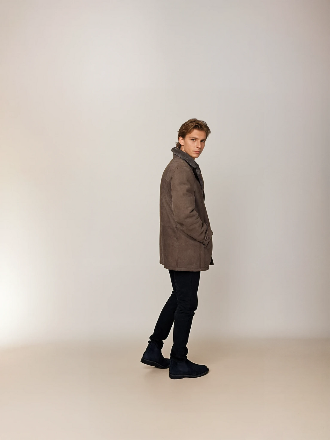 Isidore, 80 cm. - Collar Suede Lamb - Man Dark Oak