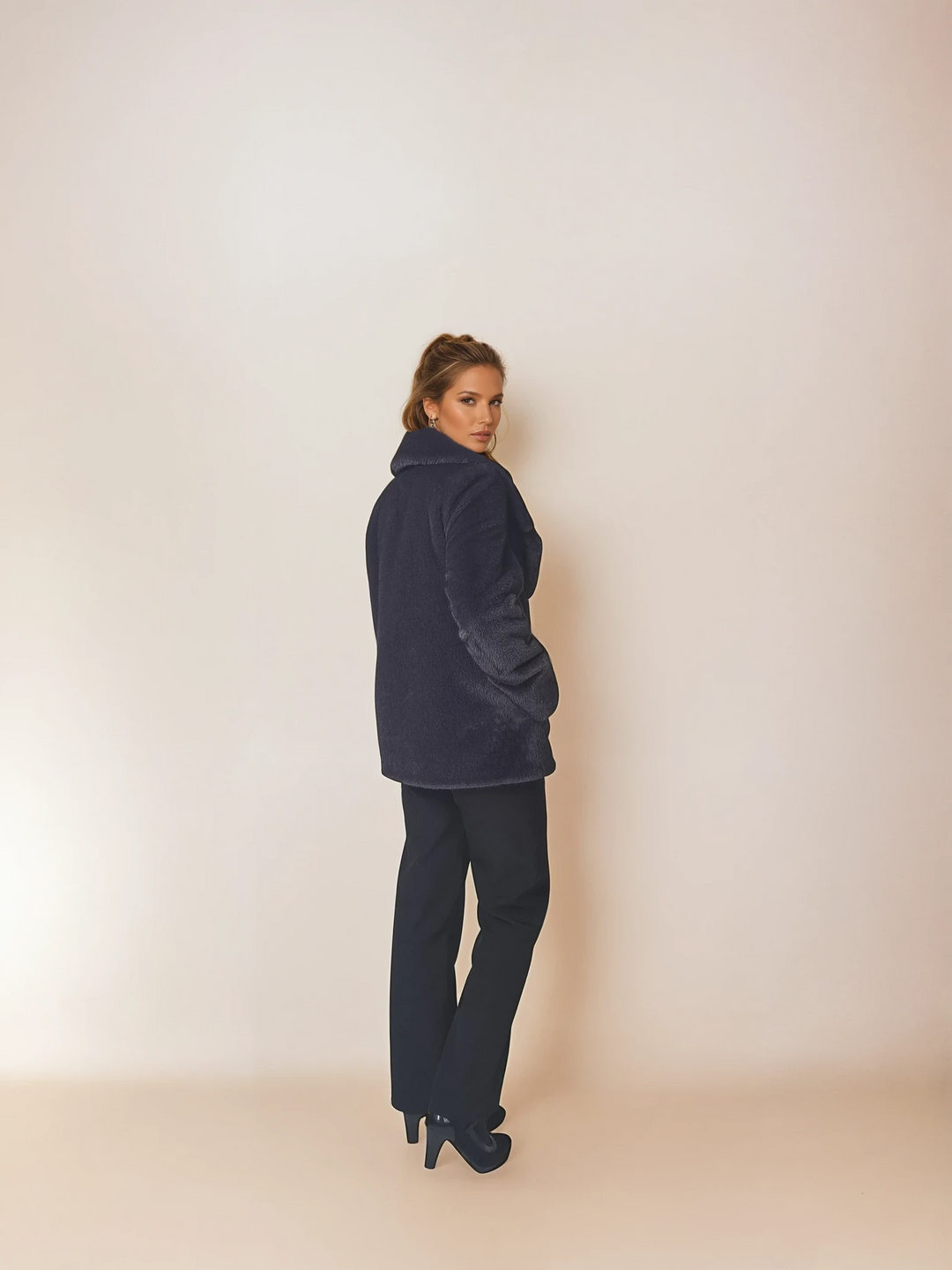 Jordana, 70 cm. - 100 % Kunstpelz – Damen – Lila