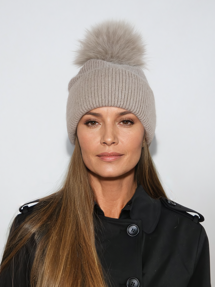 HL22C007 Gorro de lã angorá com pompom de pele Taupe