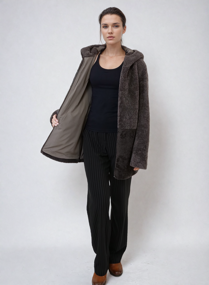 Helena, 75 cm. - Capuchon - Curly Lamb - Dames - Taupe en koffie