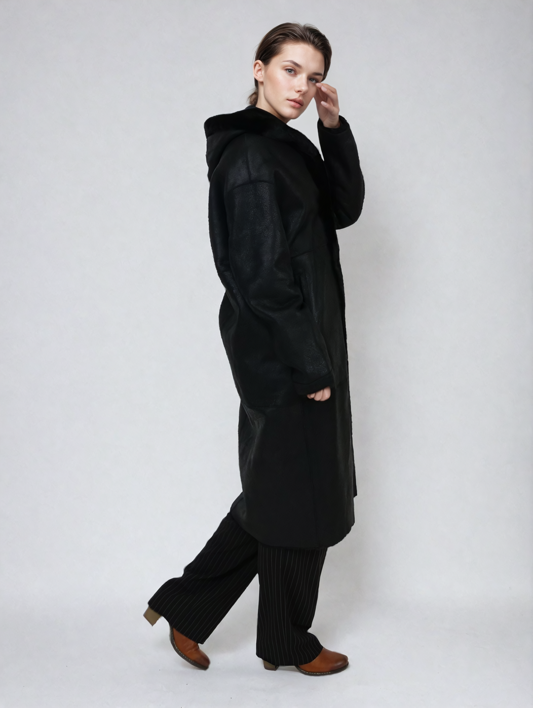 Ausron, 110 cm. - Huva - Nappa Lamb Crack - Dam - Svart