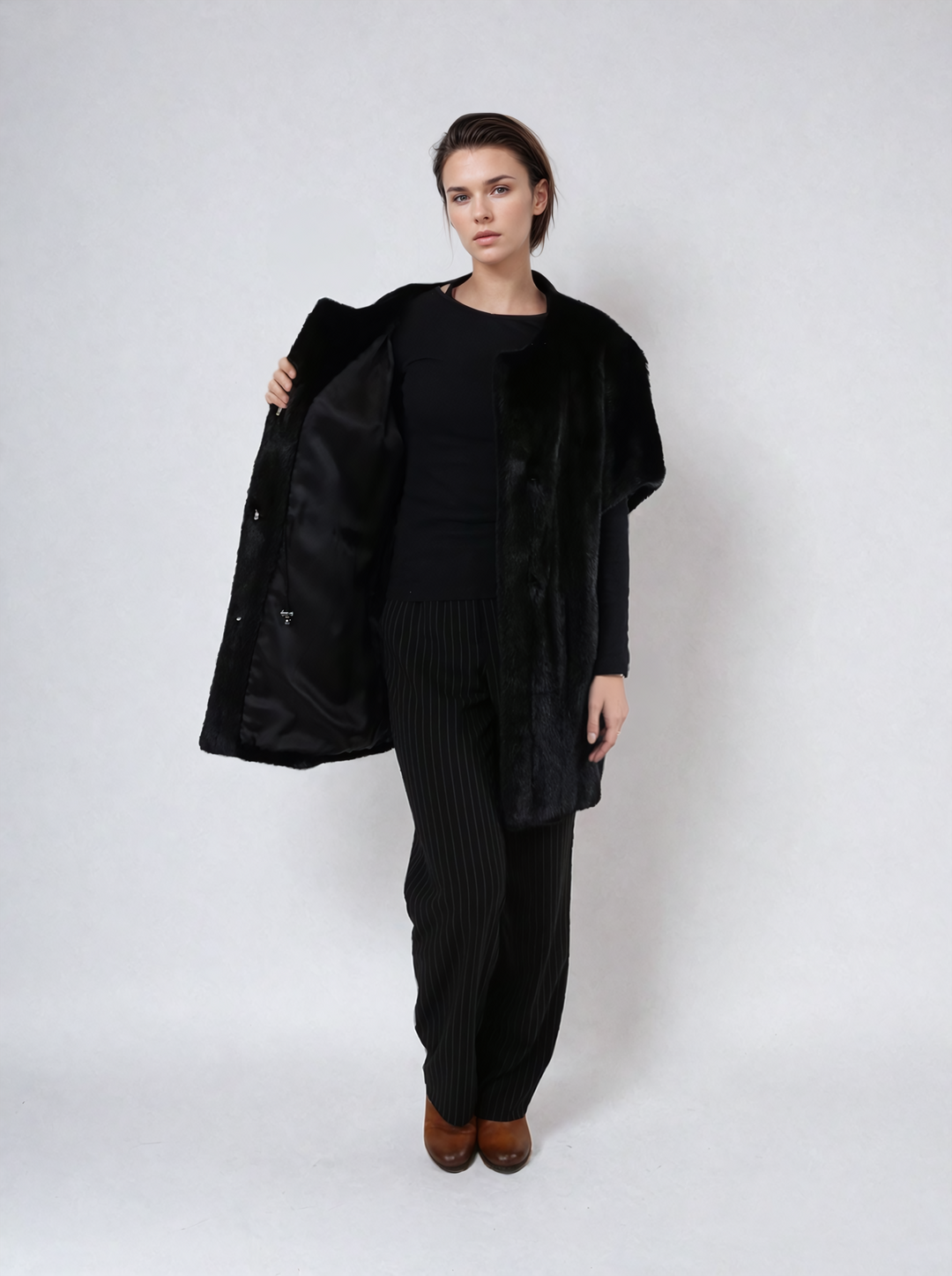 Kay West, 80 cm. - Mink Let Out - Kvinder - Sort