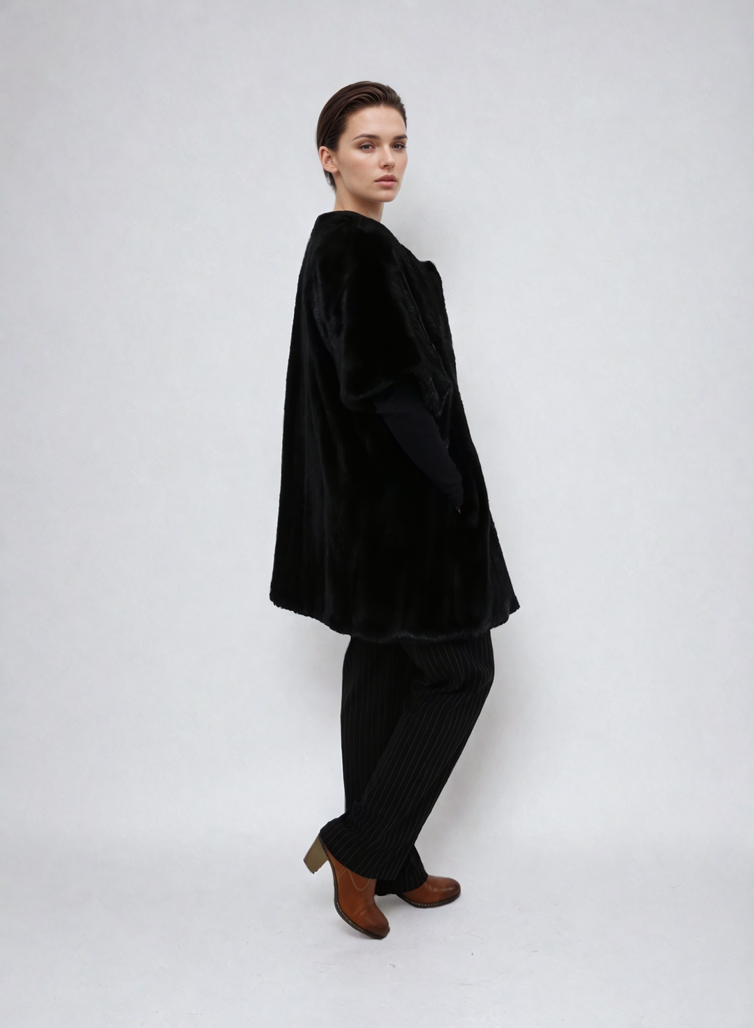 Kay West, 80 cm. - Mink Let Out - Kvinder - Sort