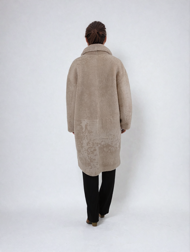 Hella, 95 cm. - Krage - Curly Lamb - Jakke - Dame - Dark Beige