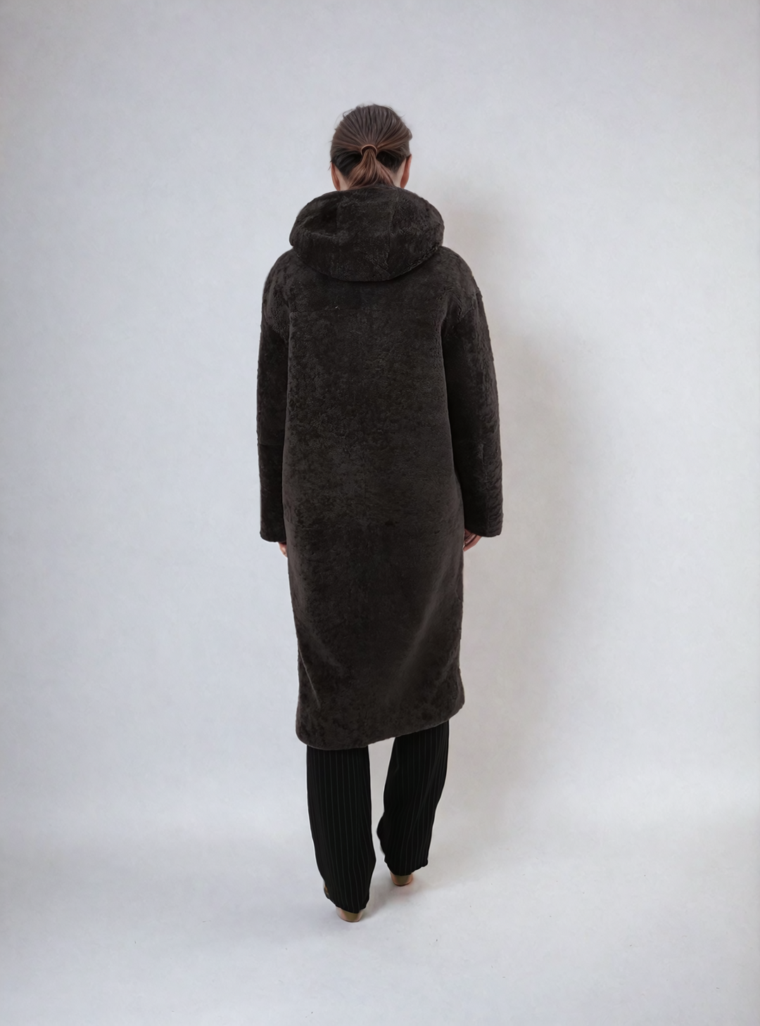 Gilla, 105 cm. - Hette - Krøllete lam - Dame - Kaffe