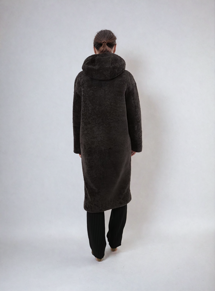 Gilla, 105 cm. - Hette - Krøllete lam - Dame - Kaffe