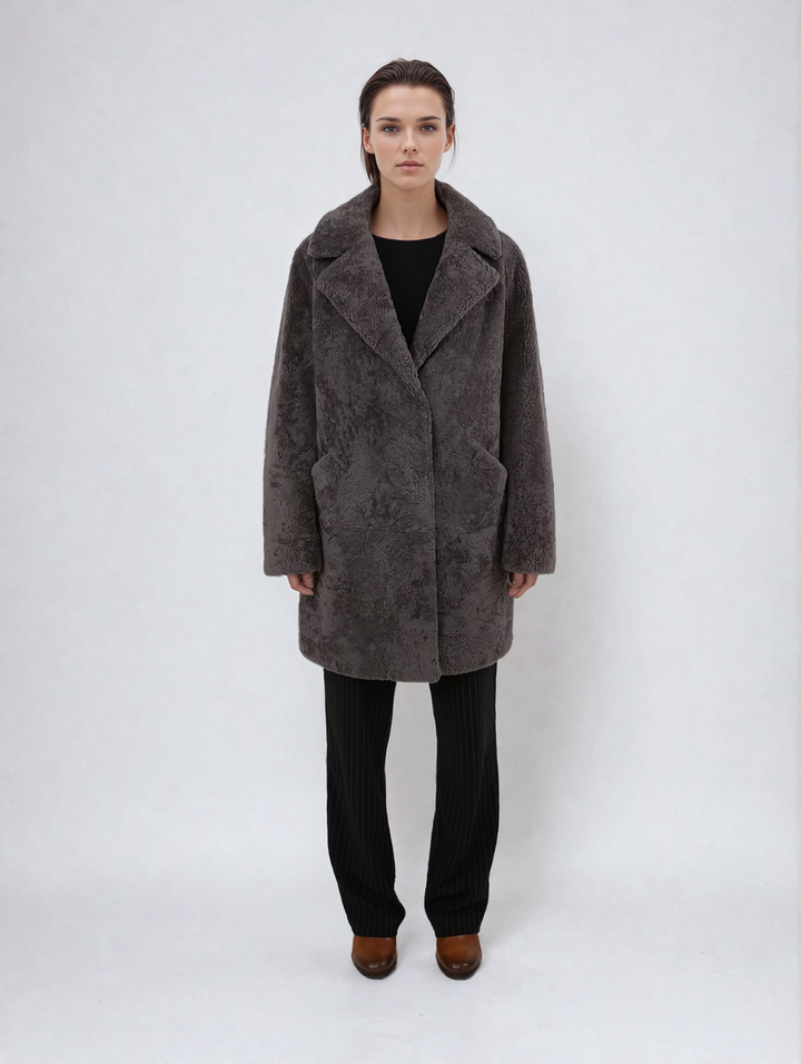 april, 85 cm. - Krage - Krøllete lam - Dame - Taupe