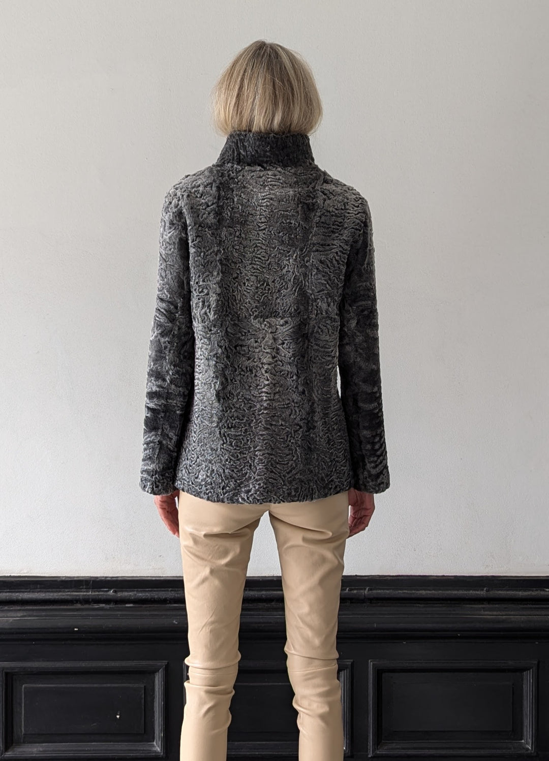 Olise, 65 cm. - Persisk lammejakke - Dame - Grå