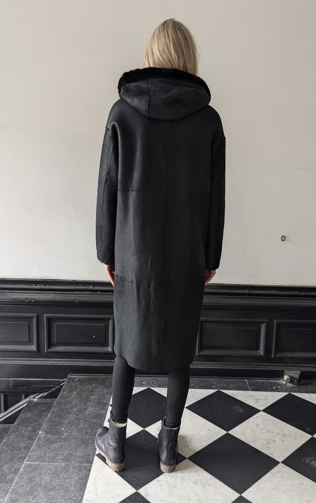 Ausron, 110 cm. - Huva - Nappa Lamb Crack - Dam - Svart