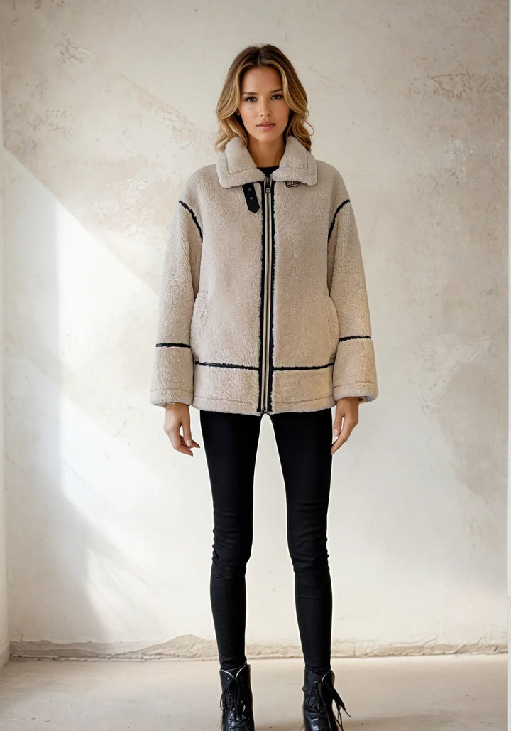 Ina, 68 cm. - Krage - Lockigt lamm - Dam - Beige