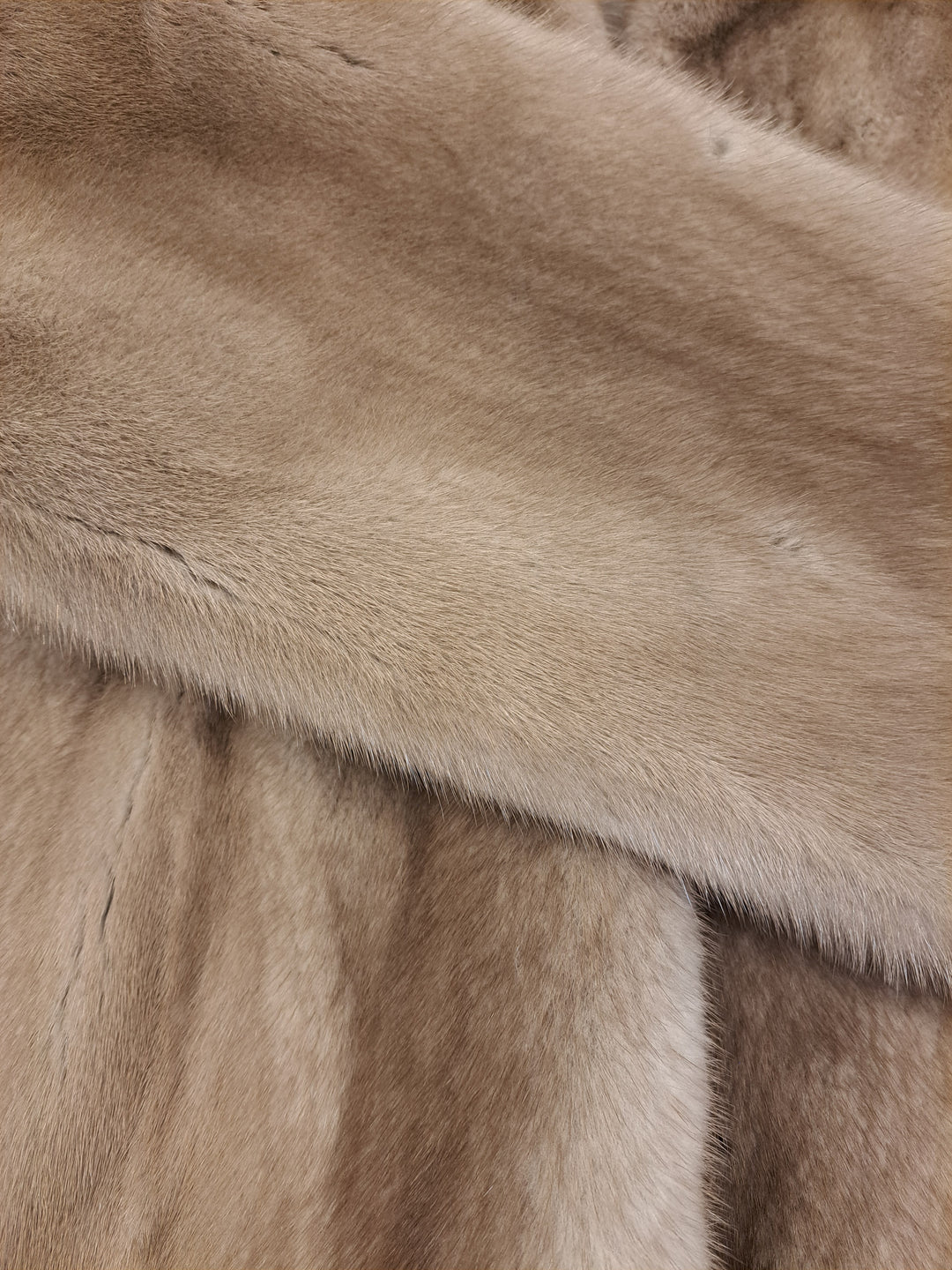 Irène, 65 cm. - Col - Vison - Femme - Pastel