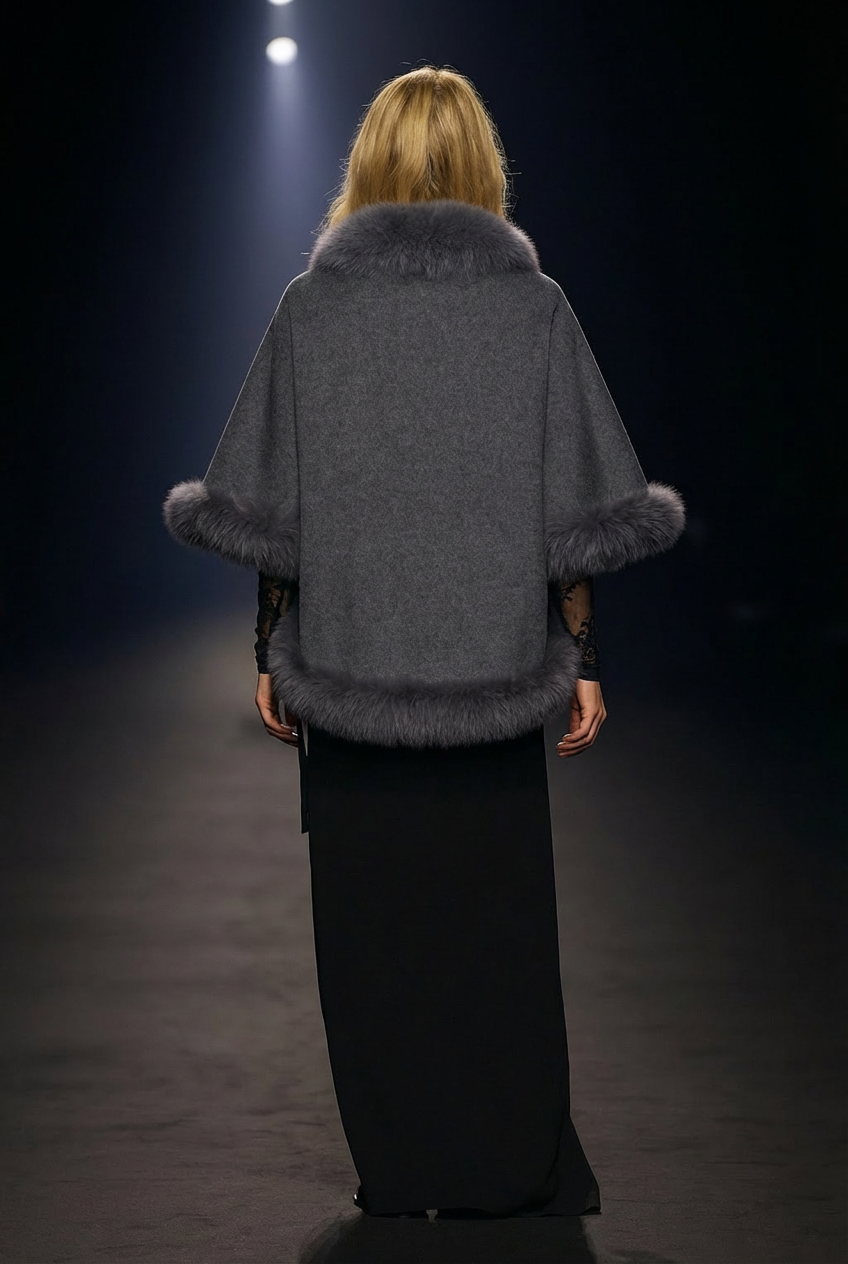 Chadron Cape, 65 cm. - Tyndere Double Face Wool - Grå