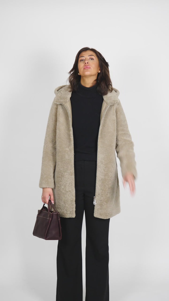 Delaney, 87 cm. - Hette - Krøllete lammejakke - Dame - Grå