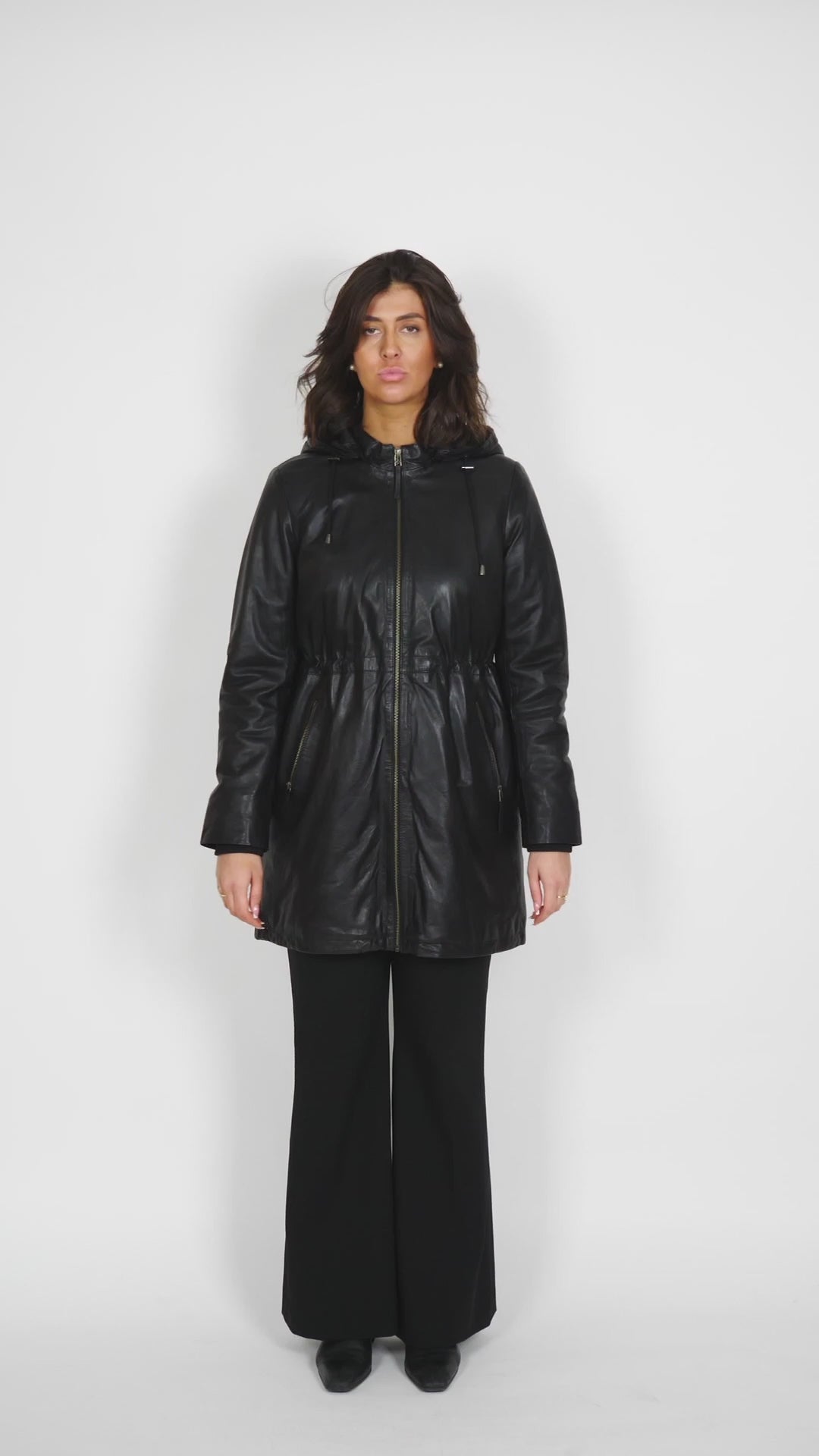 Danyal, 82 cm. - Leren jas met capuchon - Dames - Zwart