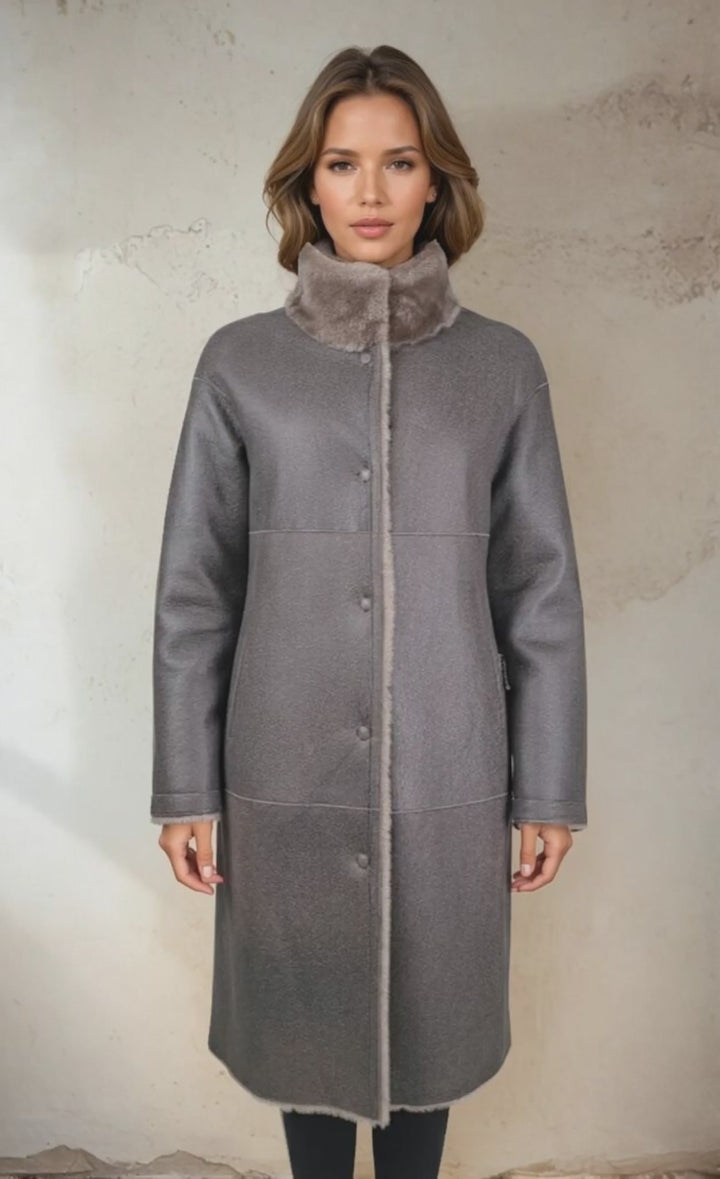 Video of model wearing Giorgiana 95 cm brown reversible Nappa lamb coat with collar