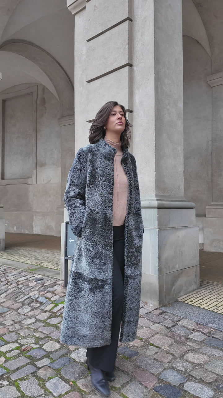 Innocente, 125 cm. - Krave - La Coon Lamb - Damer - Sort