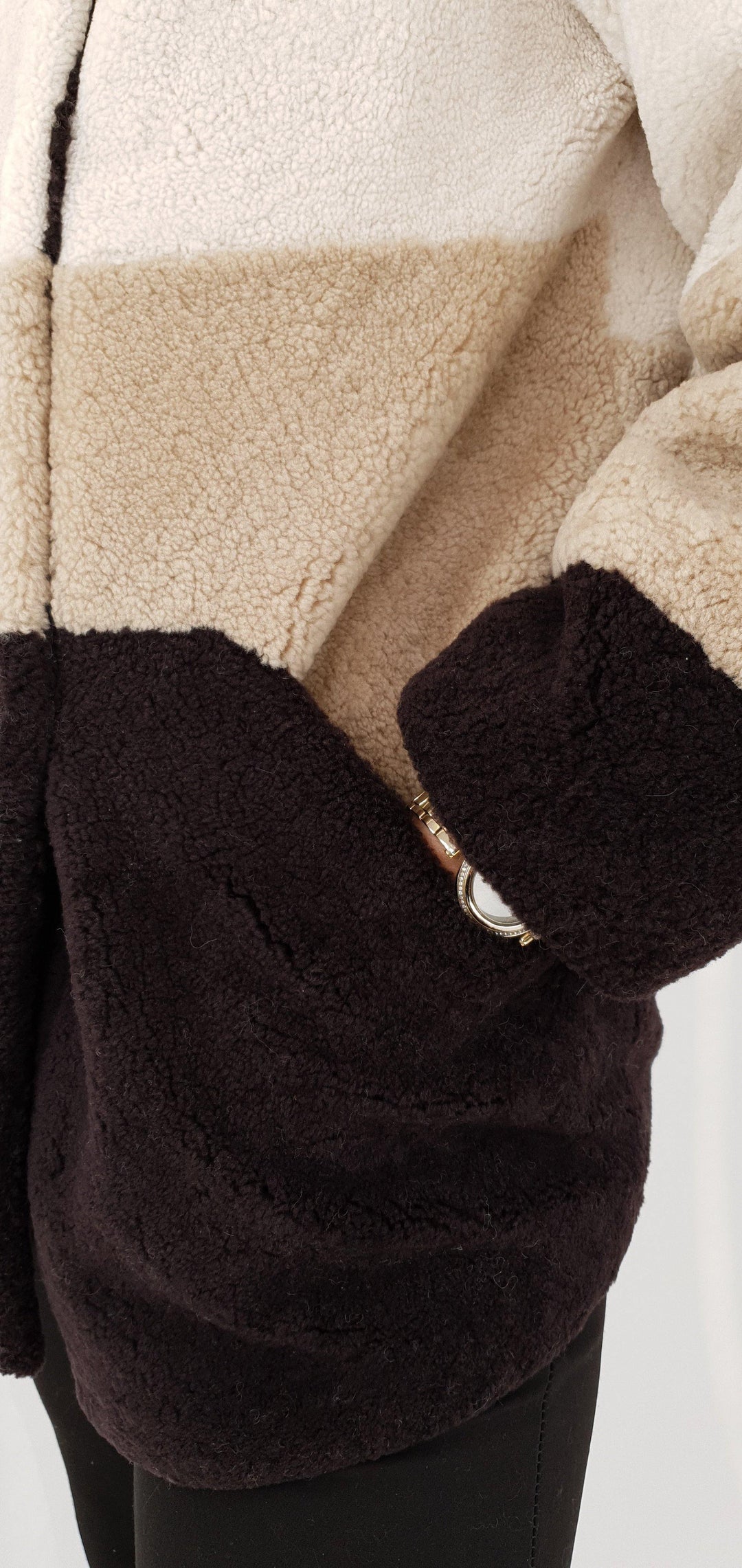Dakota, 75 cm. - Hætte - Krøllet lam - Damer - Beige, Maple Beige & Mørkebrun - Krøllet lam - Damer - Dakota, 75 cm. - Hætte - Krøllet lam - Kvinder - Beige, Maple Beige & Dark Brown - Stampe Pels