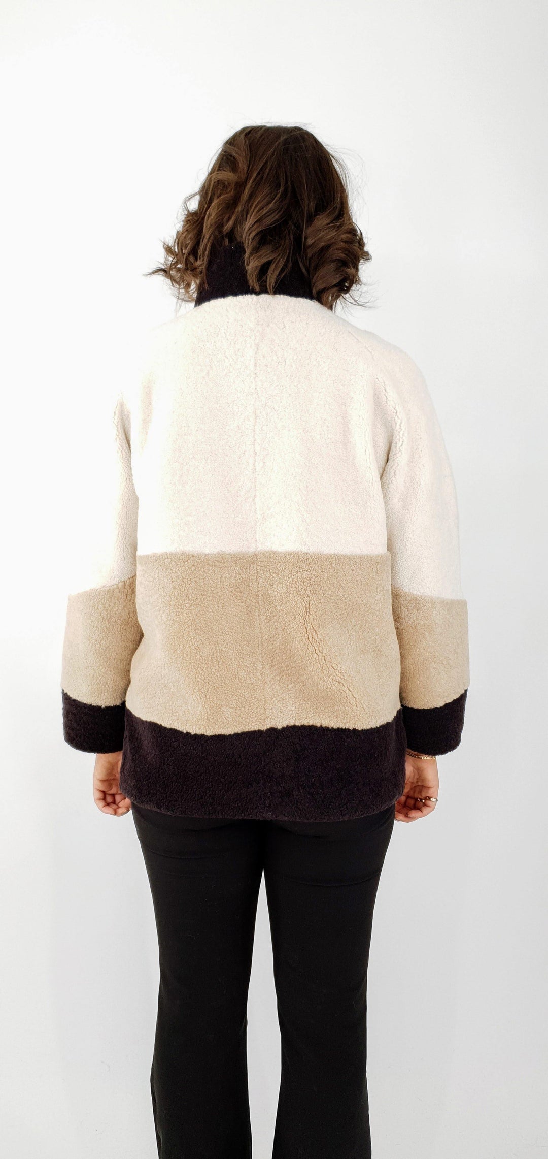 Dakota, 75 cm. - Hætte - Krøllet lam - Damer - Beige, Maple Beige & Mørkebrun - Krøllet lam - Damer - Dakota, 75 cm. - Hætte - Krøllet lam - Kvinder - Beige, Maple Beige & Dark Brown - Stampe Pels
