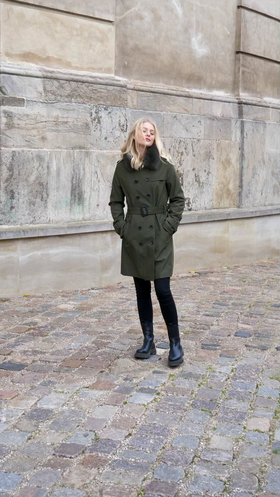 Daisy - Army - Trenchcoat med pelskrave - Damer