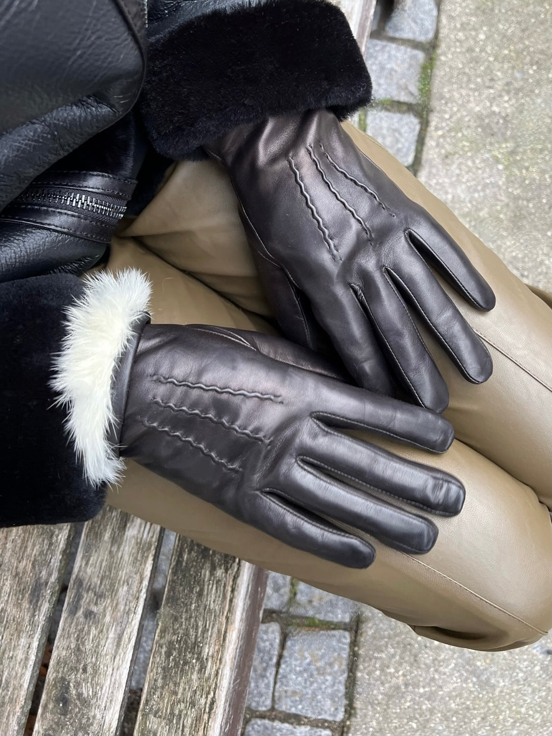 127-W Glove Lamb Slink Leather -Accesories Black