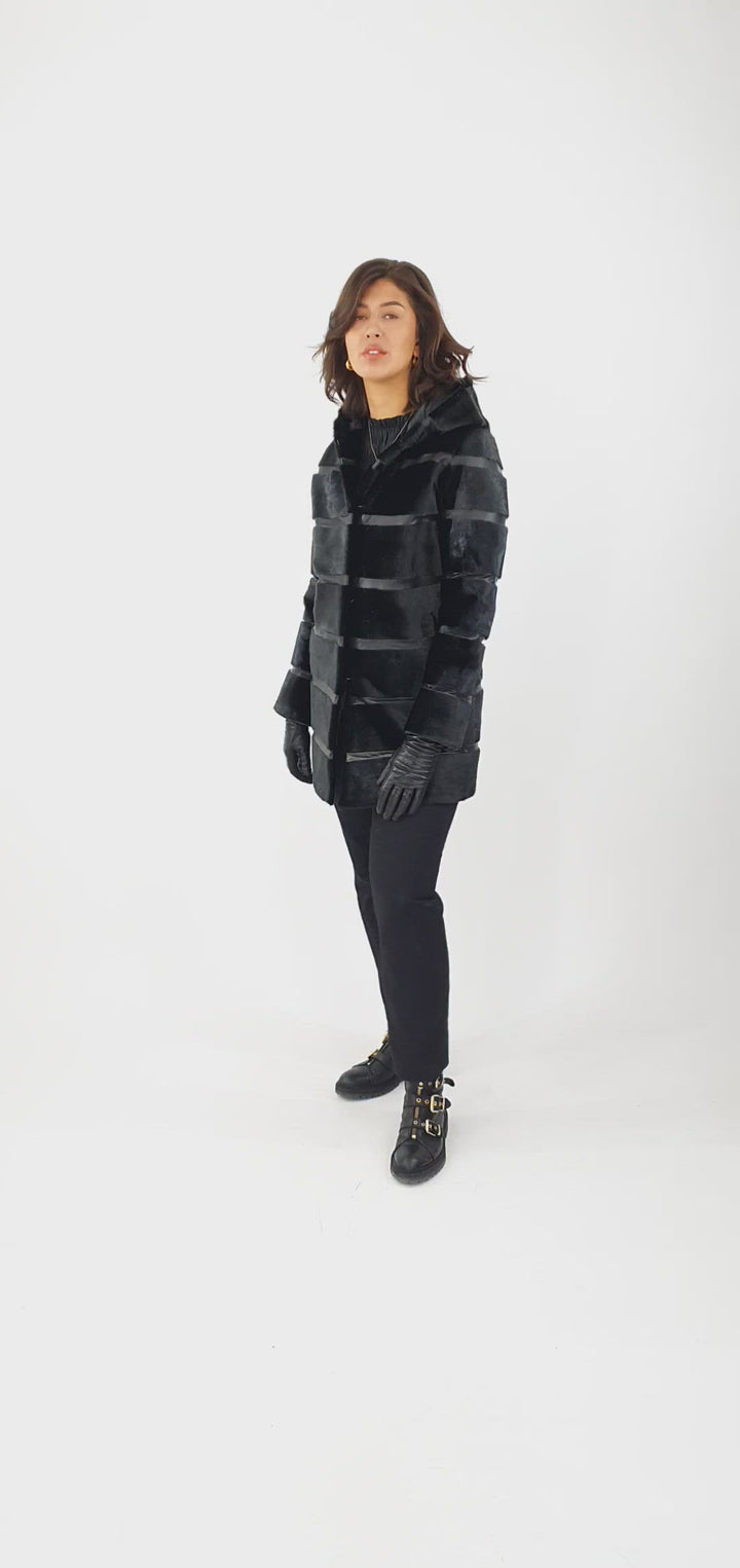 Petrovski, 85 cm. - Hætte - Silke Seal - Damer - Sort